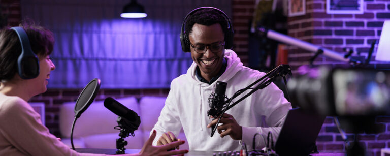 Apple Podcasts Lidera em Avaliação Anual: Impactos para Criadores e Audiência de Podcasts 